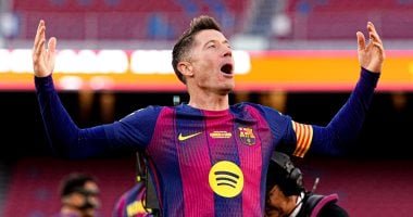 ليفاندوفسكي يرفض عروضا ضخمة من الدوري السعودي من أجل برشلونة