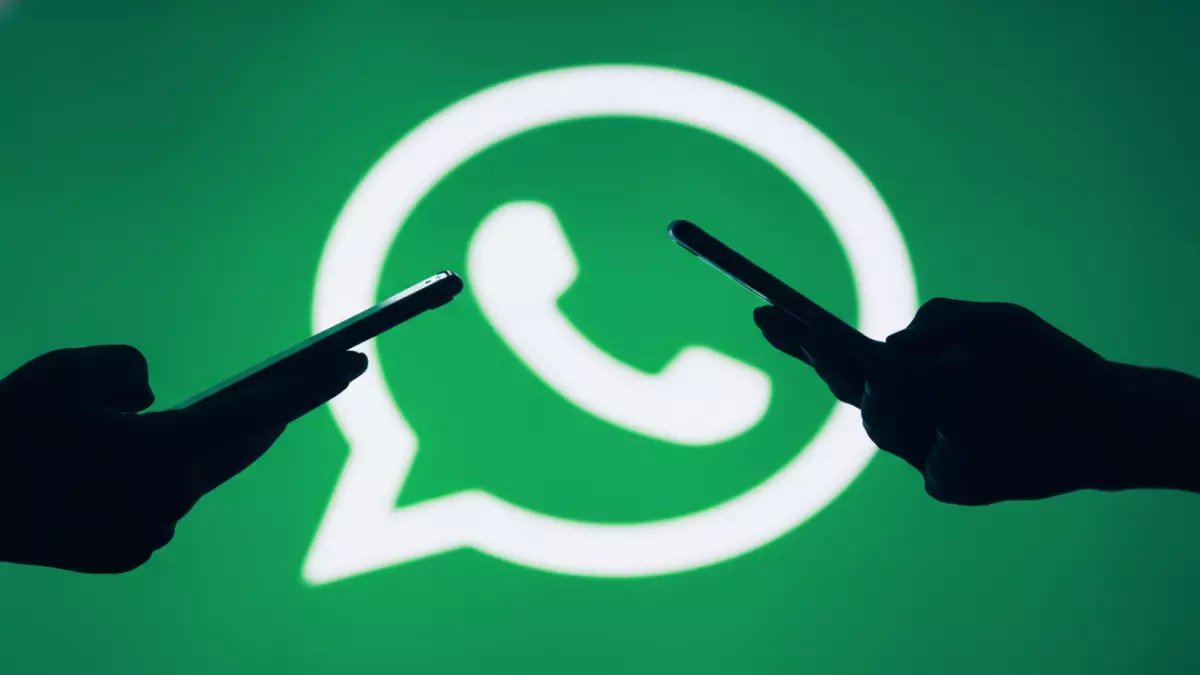 عاجل: خبراء الأمن يكشفون عن العلامة الخطيرة في واتساب… إذا ظهرت هذه الإشارة فأنت مراقب وبياناتك مسروقة الآن!