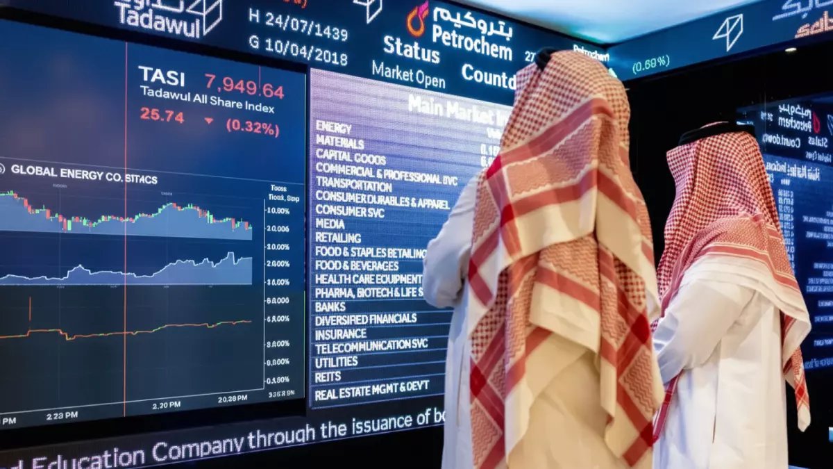عاجل: سوق الأسهم السعودية ينهي يومه الأكثر تقلباً بارتفاع مفاجئ - خبراء يتوقعون: هل بدأت رحلة التعافي الحقيقية؟