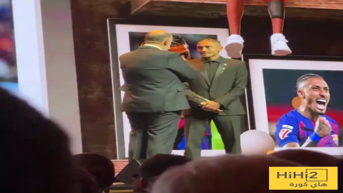 رافينيا يصدم الجماهير: "قد ألعب نهائي مونديال 2030 بالكامب نو!" - حلم برازيلي يثير الإعجاب