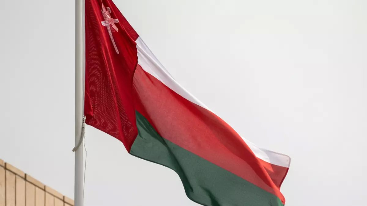 عاجل: 6 أيام إجازة طارئة بمرتب كامل وفق قانون العمل العُماني الجديد… والحد الأدنى للأجر 3 ريالات للساعة!