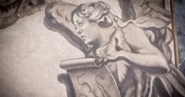 جدارية ميلونى تشعل الفوضى فى كنيسة بروما.. تصوير وسيلفى يزعجان المصلين