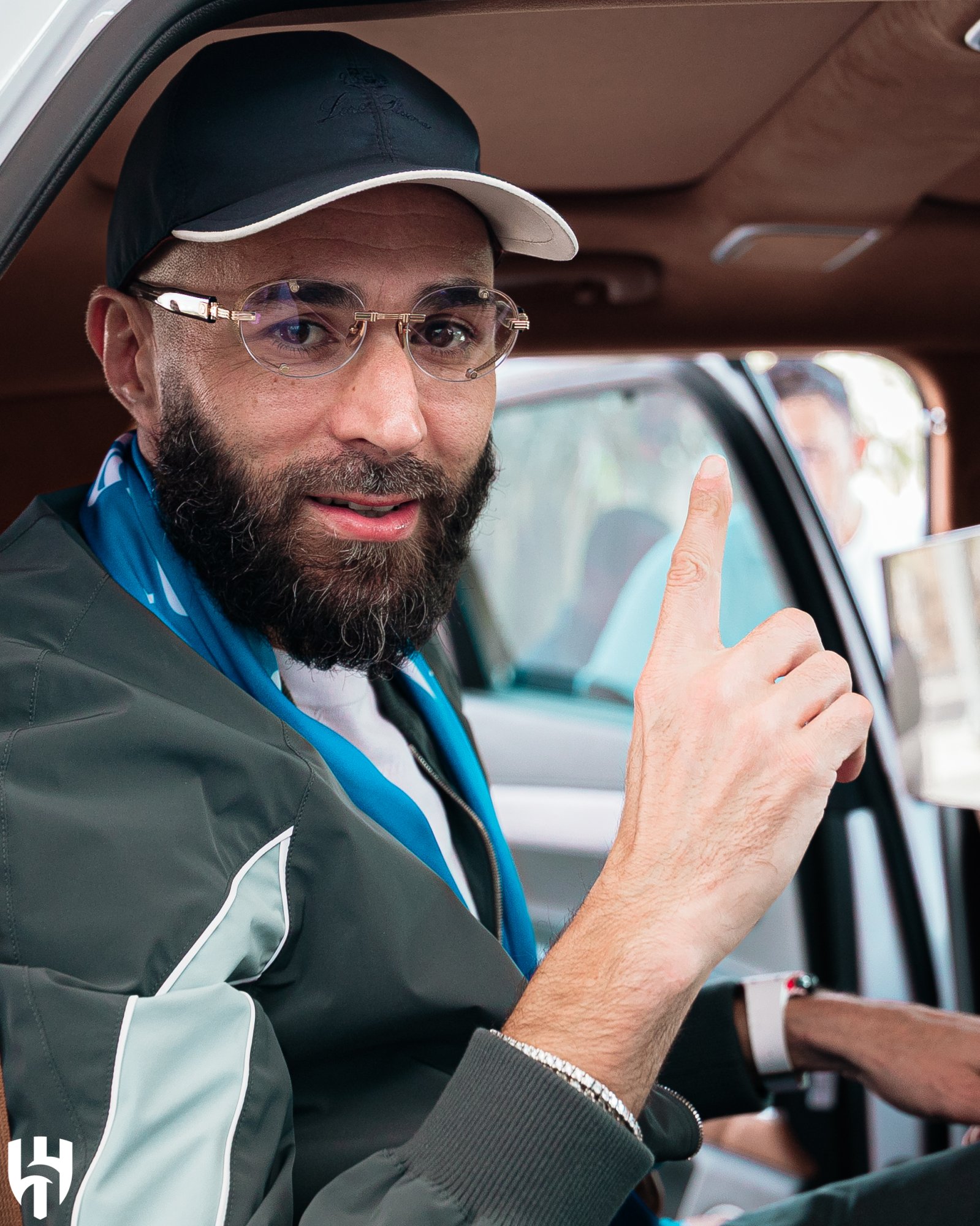 بنزيما داخل سيارة الهلال بنزيما داخل سيارة الهلال