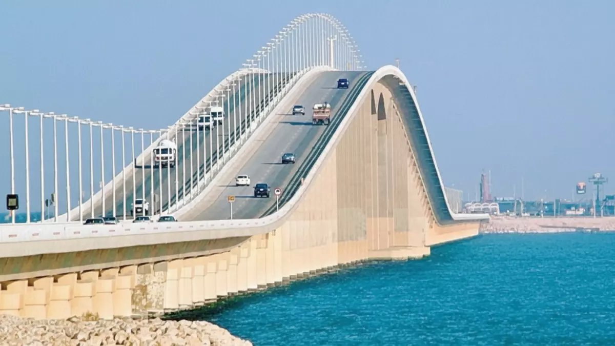 عاجل: رسوم جسر الملك فهد ترتفع إلى 35 ريال… هذه الفئات محظوظة لن تدفع ريالاً واحداً!