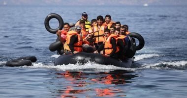 خفر السواحل اليوناني يحقق في تصادم مميت بينما يُعثر على 13 مهاجرًا شرق إيجه