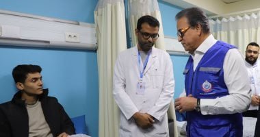 وزير الصحة ومحافظ شمال سيناء يلتقيان المصابين الفلسطينيين بمستشفى العريش