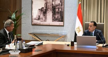 رئيس الوزراء يتلقى التقرير النهائى للجنة تطوير الإعلام المصرى