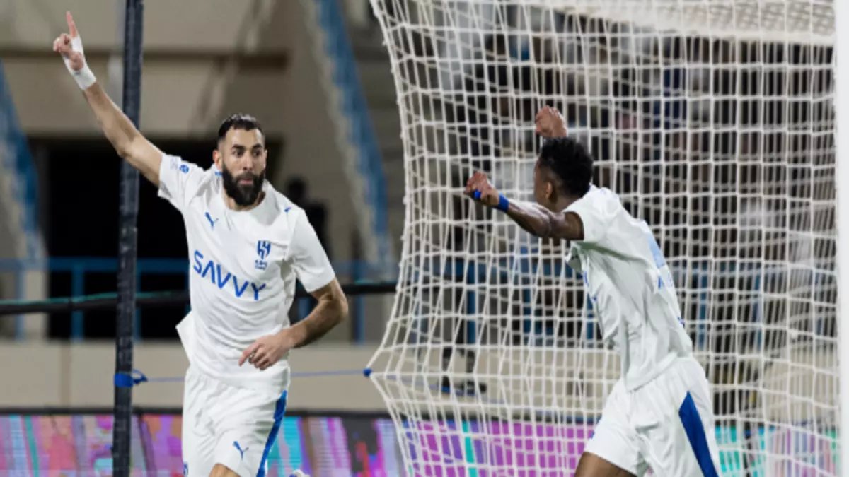 مجنون: بنزيما يحطم كل الأرقام بـ19 هاتريك عبر 3 قارات... إنجاز لم يحققه نجم في التاريخ!