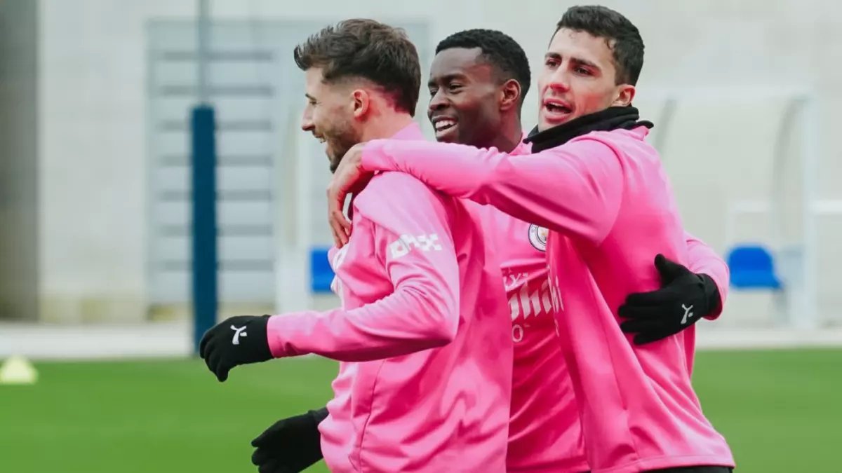 صور حصرية: غوارديولا يبدأ استعداداته السرية لمواجهة ليفربول… إستراتيجية صادمة للتعامل مع صلاح!