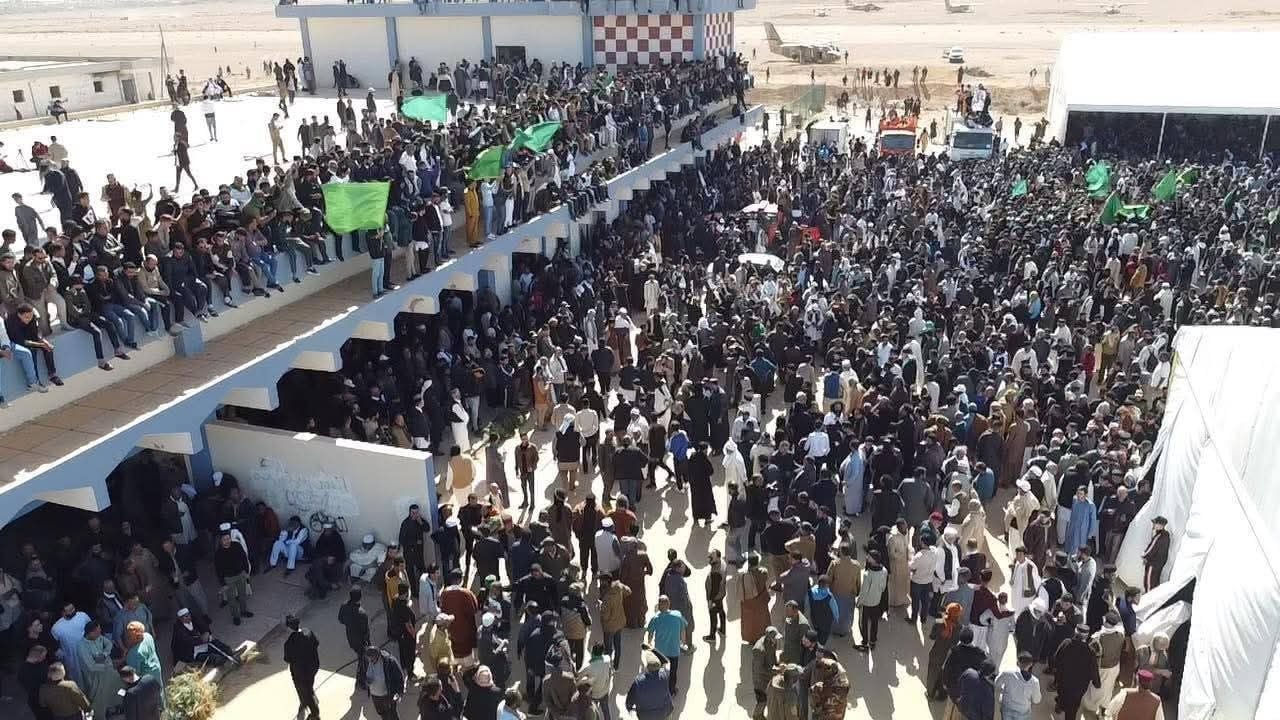 الحضور فى جنازة سيف الاسلام القذافي بعد دفن الجثمان