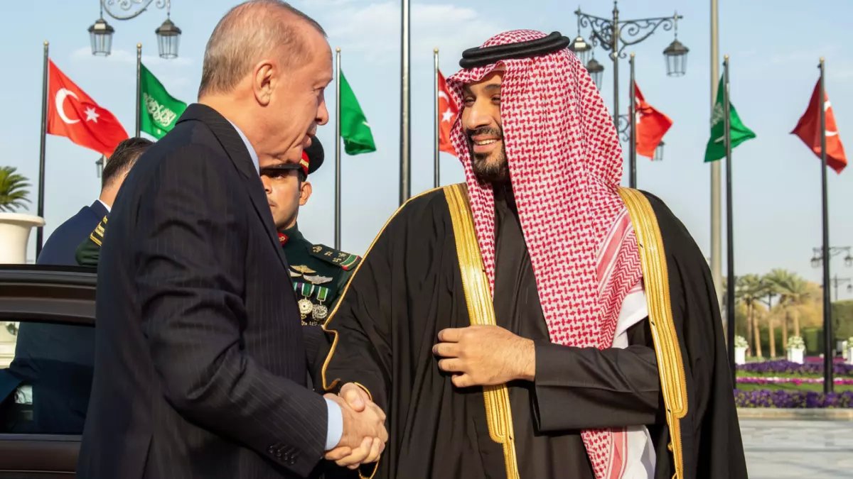 عاجل: الميكروفون يفضح ما همس به محمد بن سلمان لأردوغان سراً... الكلمات الثلاث التي أذهلت الجميع!