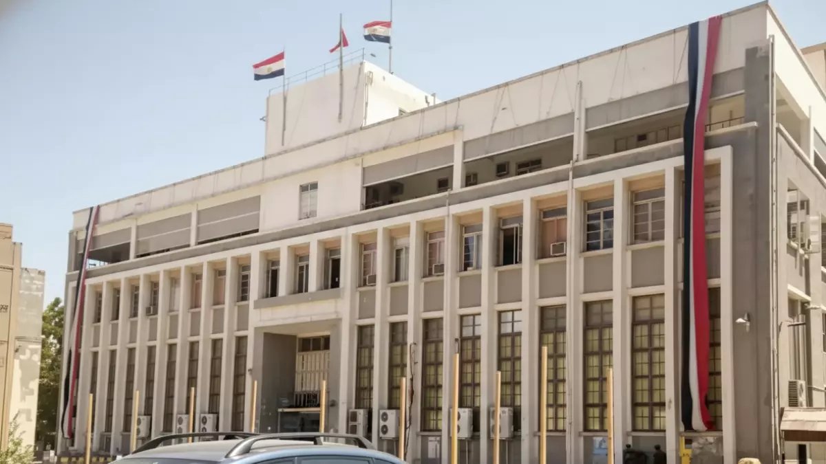 عاجل: انهيار مصرفي تاريخي يشل 3 محافظات يمنية... ملايين المواطنين محرومون من أموالهم والبنك المركزي صامت!