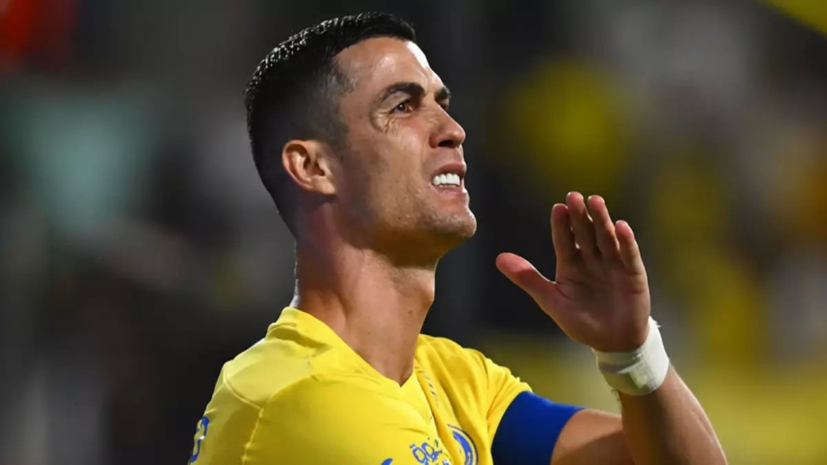 عاجل: سر غضب رونالدو المدوي - صفقة سعود عبدالحميد الفاشلة وراء هجرة النجم البرتغالي للمباريات!