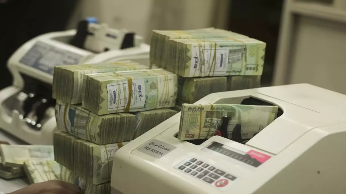 لماذا تتوقف كل المحادثات عند ذكر 'وزارة المالية' اليوم؟ لأنها لا تعلن مواعيد.. بل توزع زيادة تصل لـ 1600 جنيه في جيوب الملايين