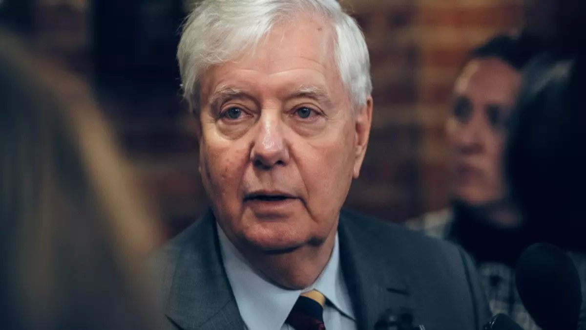 عاجل: سيناتور أمريكي يفجر فضيحة مدوية - قائد الجيش اللبناني يرفض تصنيف حزب الله كمنظمة إرهابية!