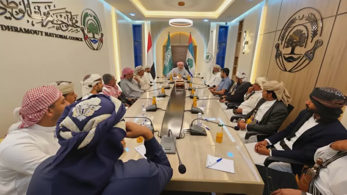 عاجل: مليشيات إماراتية تقتحم مطار سيئون وترفع علم الانفصال... حضرموت تشتعل!