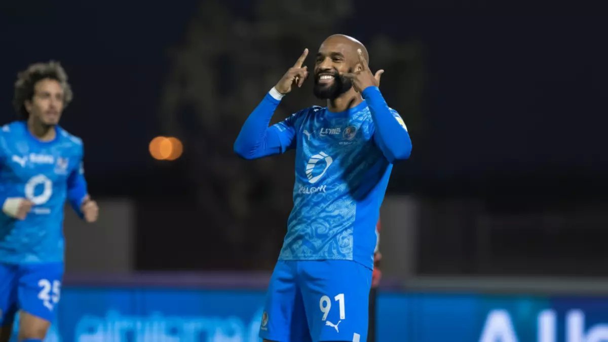 صادم: لاكازيت يسحق الرياض وحجازي يقود نيوم لقفزة تاريخية - والهلال يدمر الأخدود بسداسية مذلة!