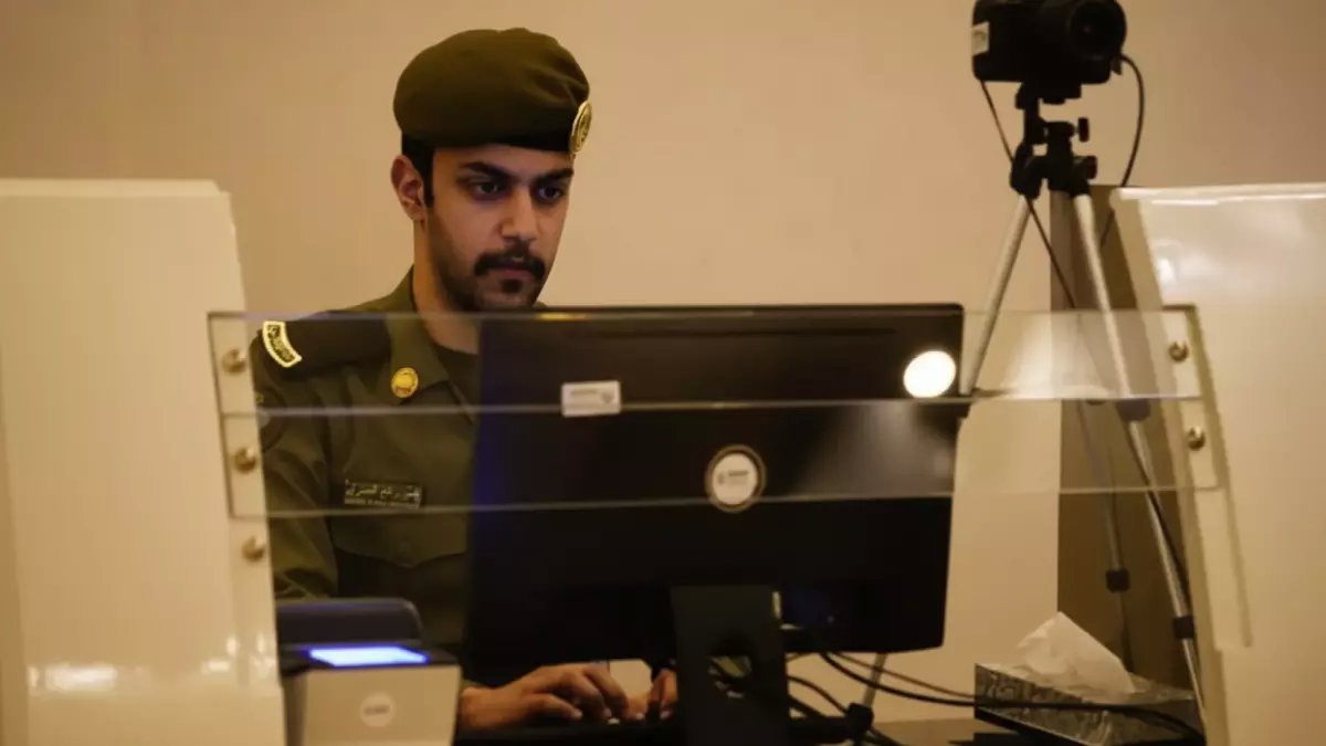 المديرية العامة للجوازات تضع حداً لمعاناة سنوية.. وتكشف عن هوية مقيم جديدة مدتها 5 سنوات بمبلغ رمزي للأسرة.