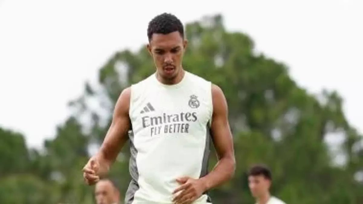 عاجل: أرنولد يكشف قراره النهائي بشأن مواجهة فالنسيا... هل يعود للريال بعد شهرين من الغياب؟