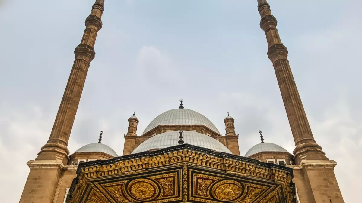 عاجل: الأوقاف المصرية تكشف حقيقة منع الأذان والتراويح في رمضان... والوزارة توضح الضوابط الجديدة!