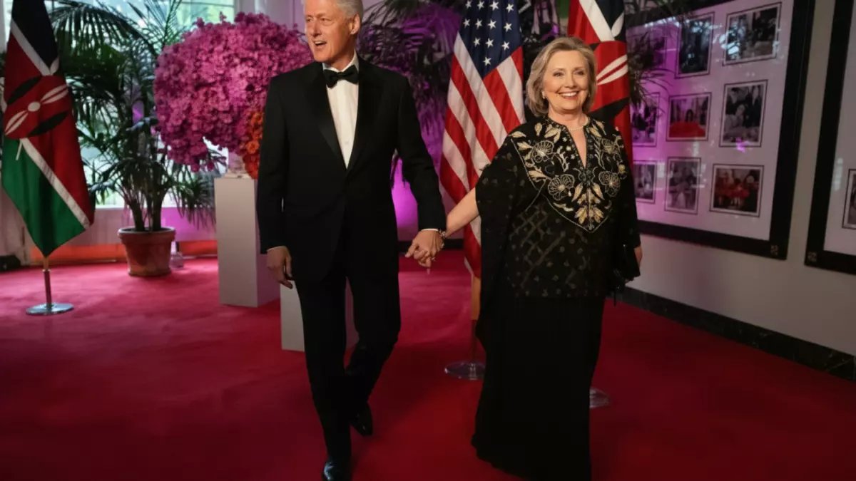 عاجل: آل كلينتون يطلبان المواجهة العلنية بشأن إبستين... "لنخوض هذا أمام الجميع!"