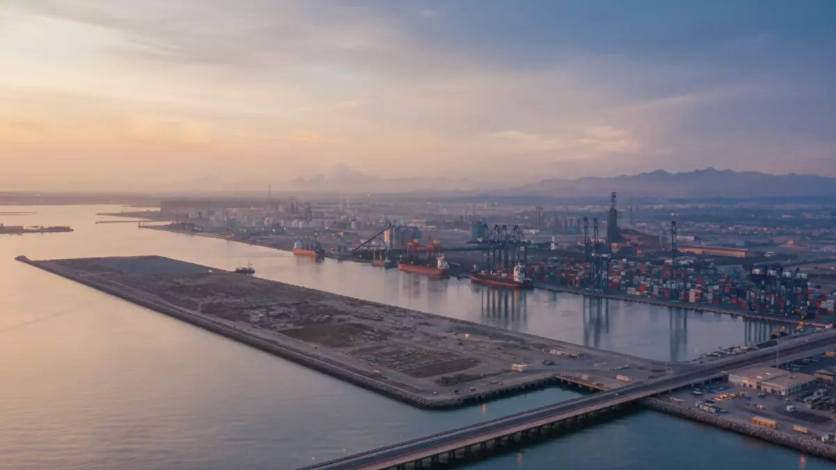 عاجل: ميناء صحار يطرح وظائف بيت الأحلام 2026... رواتب تنافسية وشروط مذهلة!