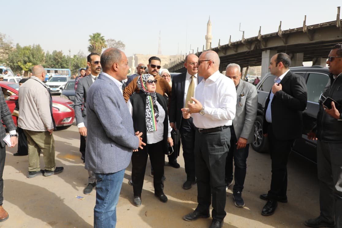 محافظ القاهرة يتفقد ميدان السيدة عائشة  (3)