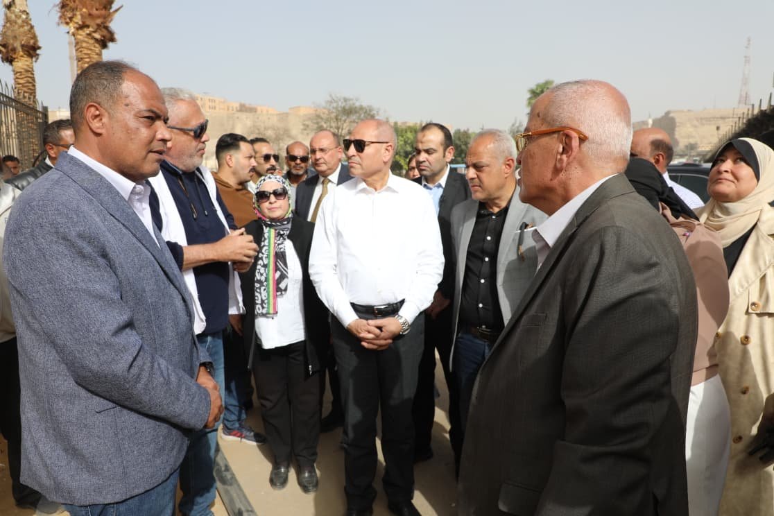  محافظ القاهرة يتفقد ميدان السيدة عائشة  (2)
