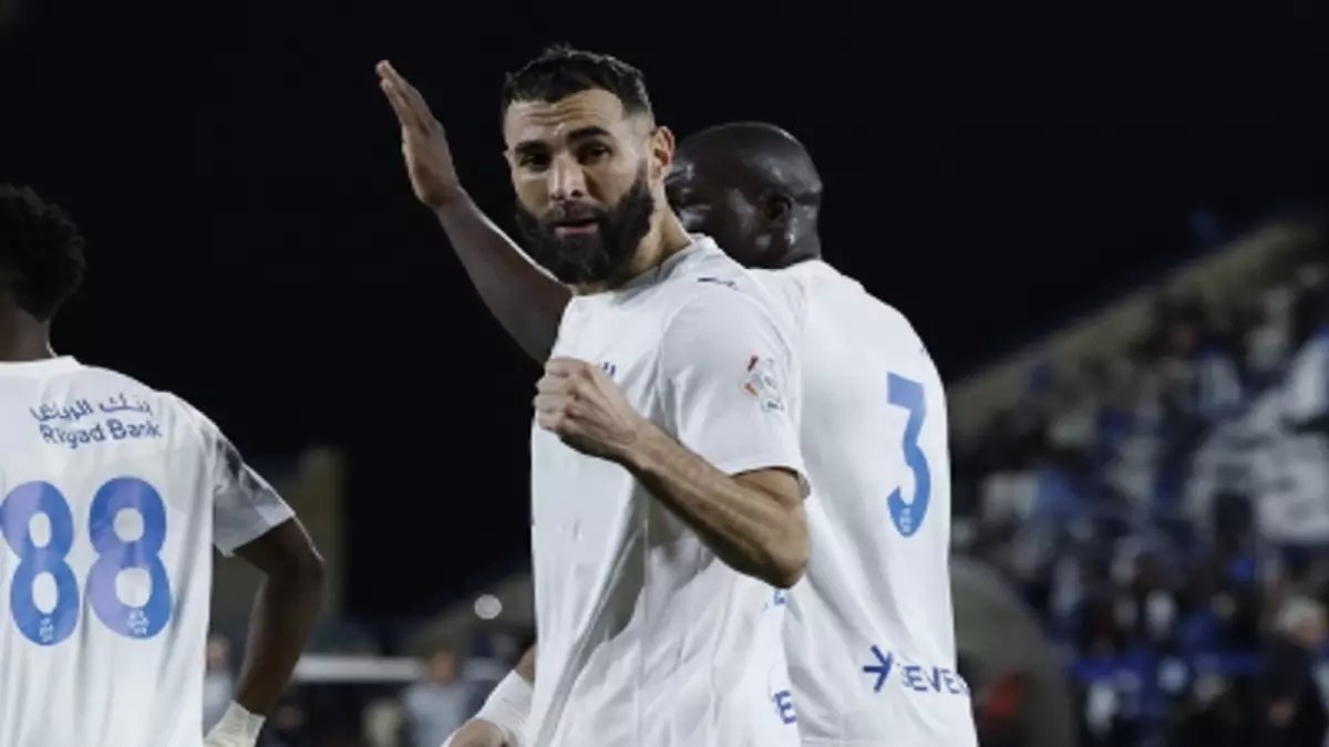 عاجل: بنزيما محروم من مواجهة حاسمة بسبب قانون صادم... هل يفقد الهلال فرصة التأهل؟