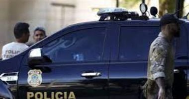 كائنات فضائية.. تنكر جديد لشرطة البرازيل لاعتقال مروجى مشروبات مغشوشة.. فيديو