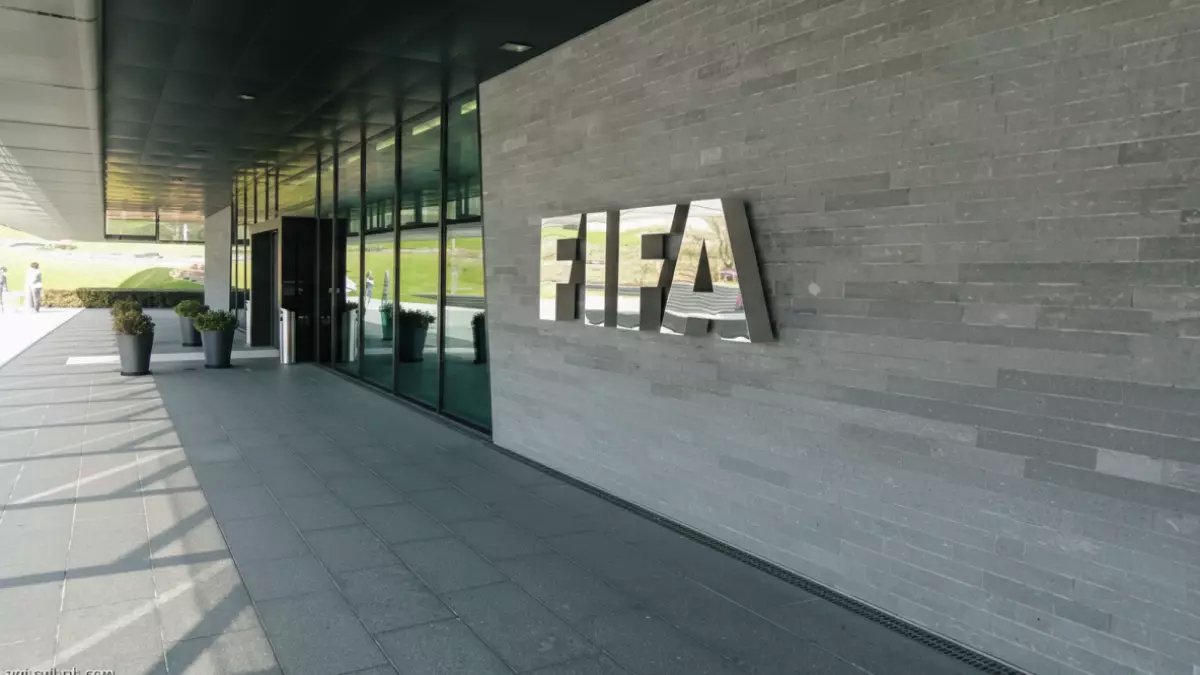عاجل: فيفا يدمر الكرة السعودية بقرار صادم - 15 نادياً في قائمة العار والشباب يواجه الكارثة!