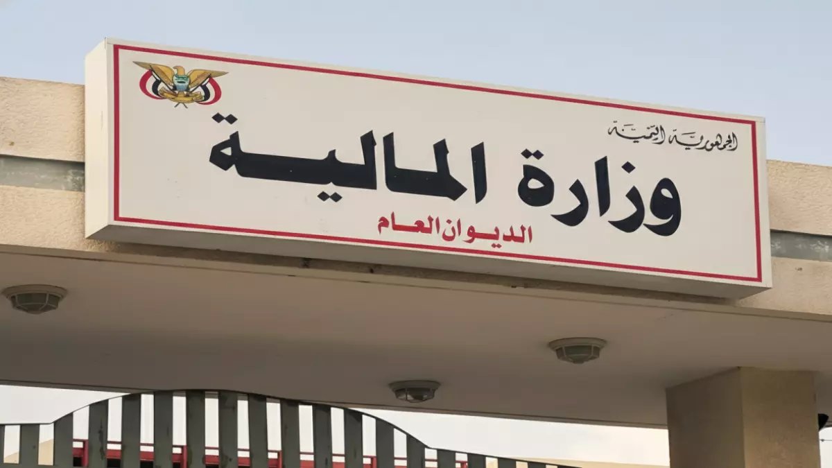 عاجل: صرف رواتب ديسمبر لمئات الآلاف من الموظفين خلال ساعات... بن بريك يحقق المستحيل!