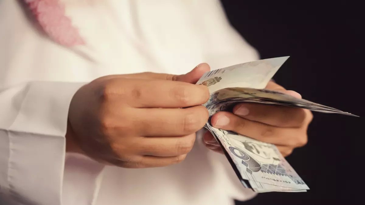 عاجل: انفجار تاريخي في تحويلات الأجانب بالسعودية… 165.5 مليار ريال يحطم كل الأرقام!