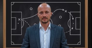 تحت أنظار دونجا.. النجمة السعودي يتعاقد مع مدرب جديد لإنقاذ الفريق