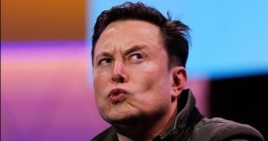 إيلون ماسك يخطط لبناء مدينة على سطح القمر خلال 10 سنوات