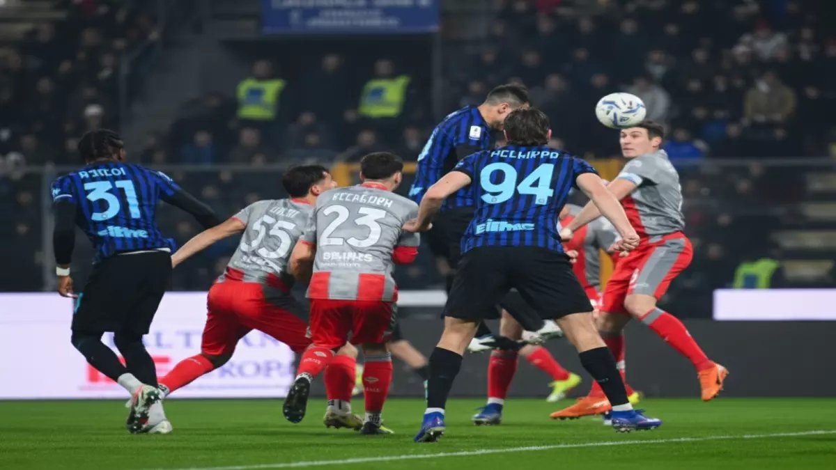 عاجل: إيطاليا تصدر قراراً صادماً ضد جماهير إنتر... حظر شامل بسبب "حادث الألعاب النارية"!