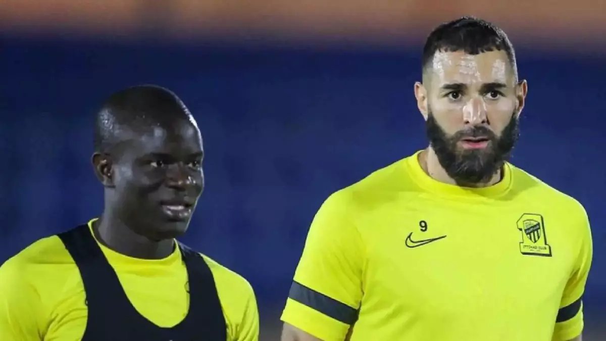 عاجل: الاتحاد يصفع بنزيما بقرار صادم بعد رحيله للهلال... لن تصدق ما فعلوه!