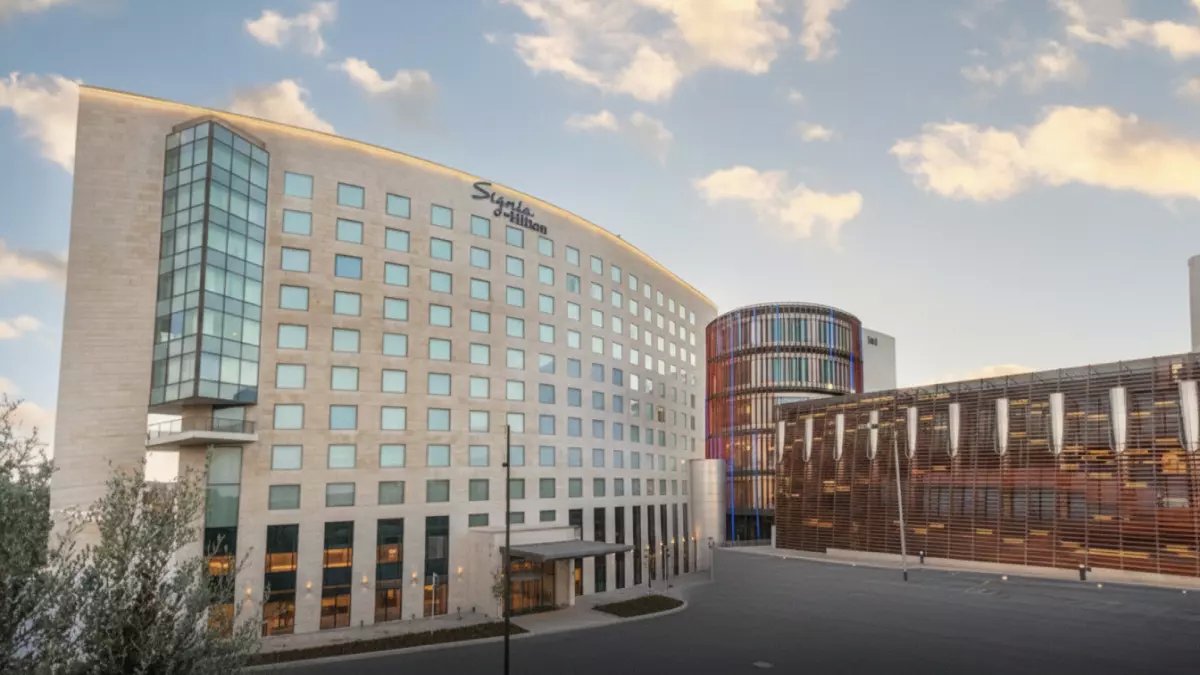 عاجل: هيلتون عمان يطلق حملة توظيف ضخمة - رواتب مغرية وفرص ذهبية للمواطنين والمقيمين!