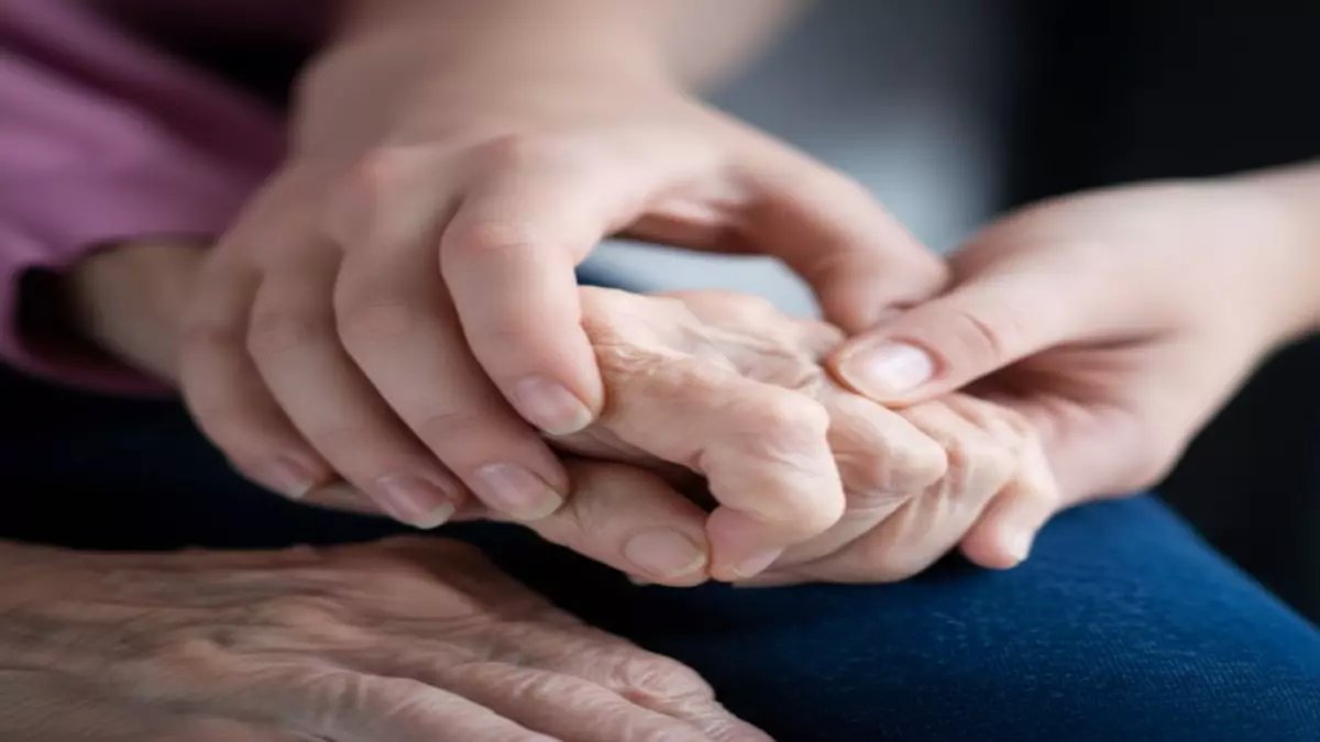 عاجل: السعودية تطلق "بطاقة امتياز" الذهبية لكبار السن... خدمات مجانية وأولوية فورية في كل مكان!