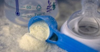 إصابة أكثر من 30 رضيعا فى هولندا باشتباه تسمم غذائي.. اعرف التفاصيل