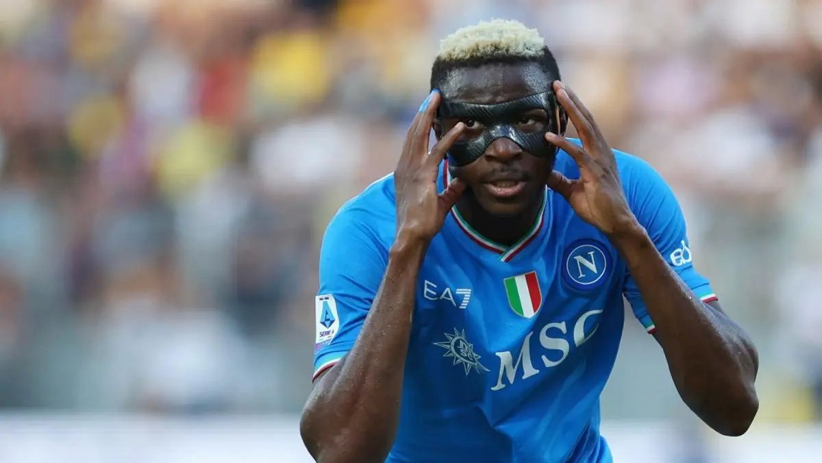 يشعل الميركاتو الشتوي | بند مثير ومفاجئ في عقد أوسيمين مع ناديه التركي الجديد والتفاصيل…