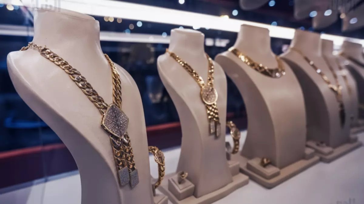 عاجل: الذهب في مصر يقفز لمستويات تاريخية… عيار 14 يسجل 4486 جنيهًا والمواطنون في حالة ترقب!