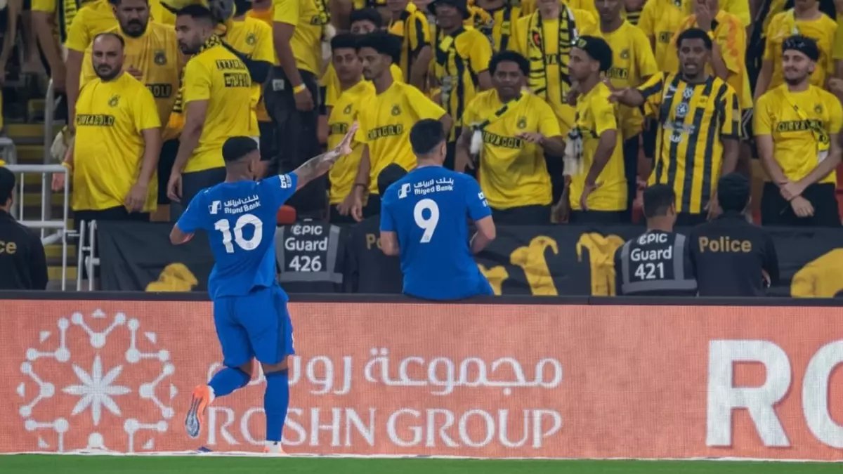 عاجل: ليوناردو يطالب بالرحيل من الهلال فوراً بعد صدمة إنزاجي... والسبب بنزيما!