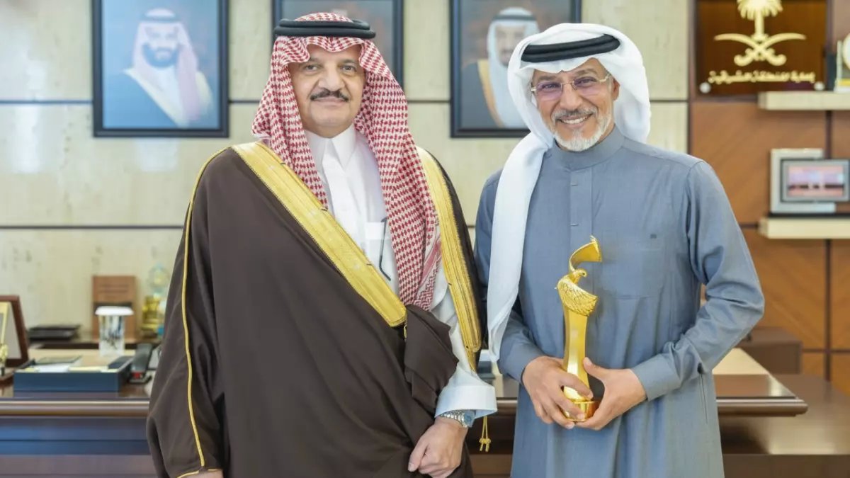 تاريخي: أمير الشرقية يكرّم عبدالمحسن النمر بعد فوزه بجائزة «جوي أوردز» العالمية... السعودية تحصد الإبداع!