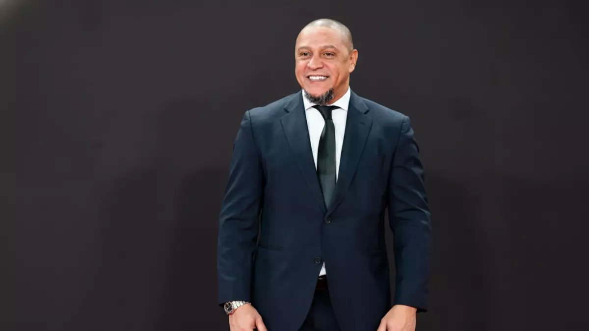 كارلوس يصرخ في وجه رونالدو: "لا تعتزل حتى لو بقدم واحدة!" - رسالة نارية تهز عالم كرة القدم