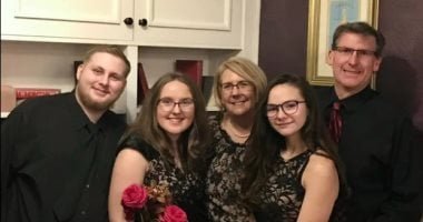 المرشح الجمهورى لمنصب حاكم مينسوتا يعلق حملته بعد مقتل ابنته