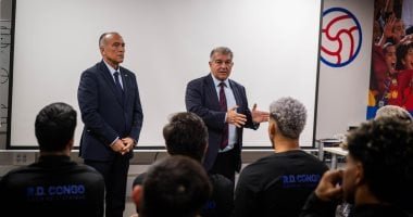 لابورتا يودع لاعبى برشلونة بالدموع ويسلم المهام لنائبه