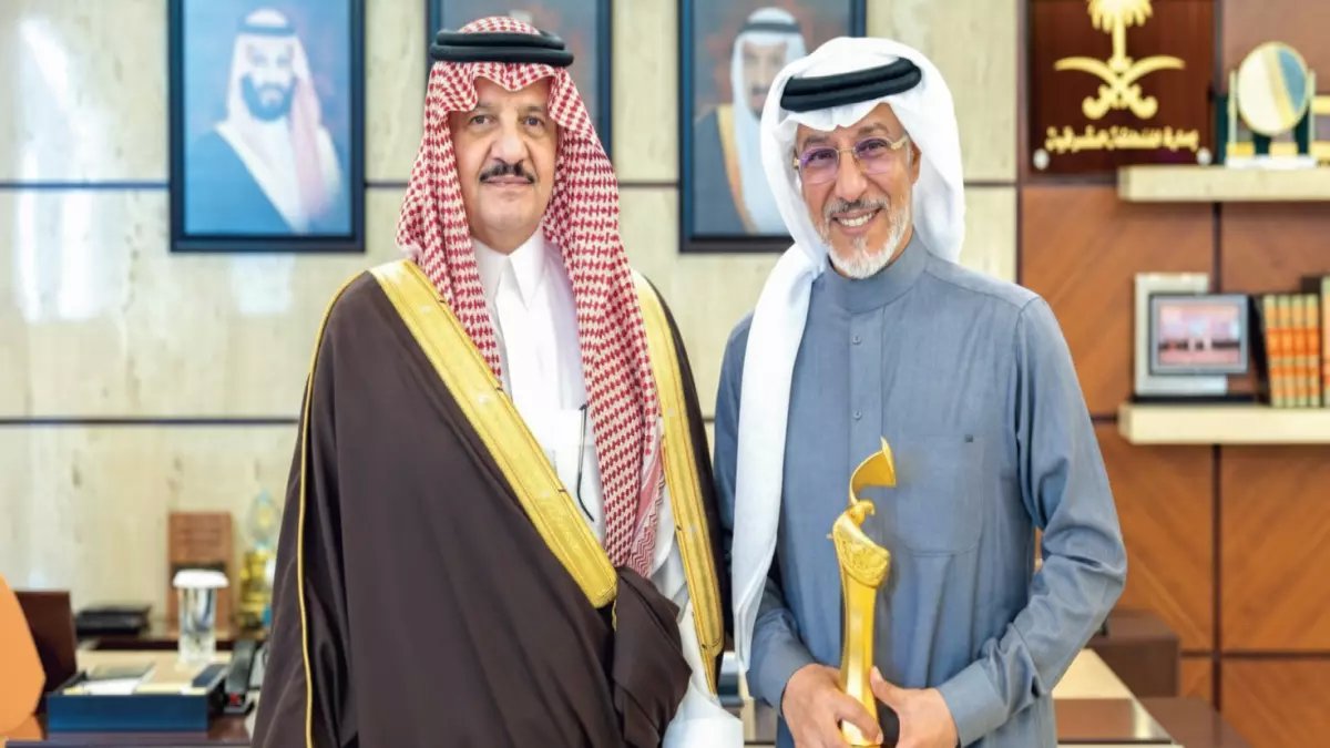 حصري: أمير الشرقية يكرم الفنان السعودي الذي فاز بـ«جوي أوردز» 2026... إنجاز يفخر به العالم!