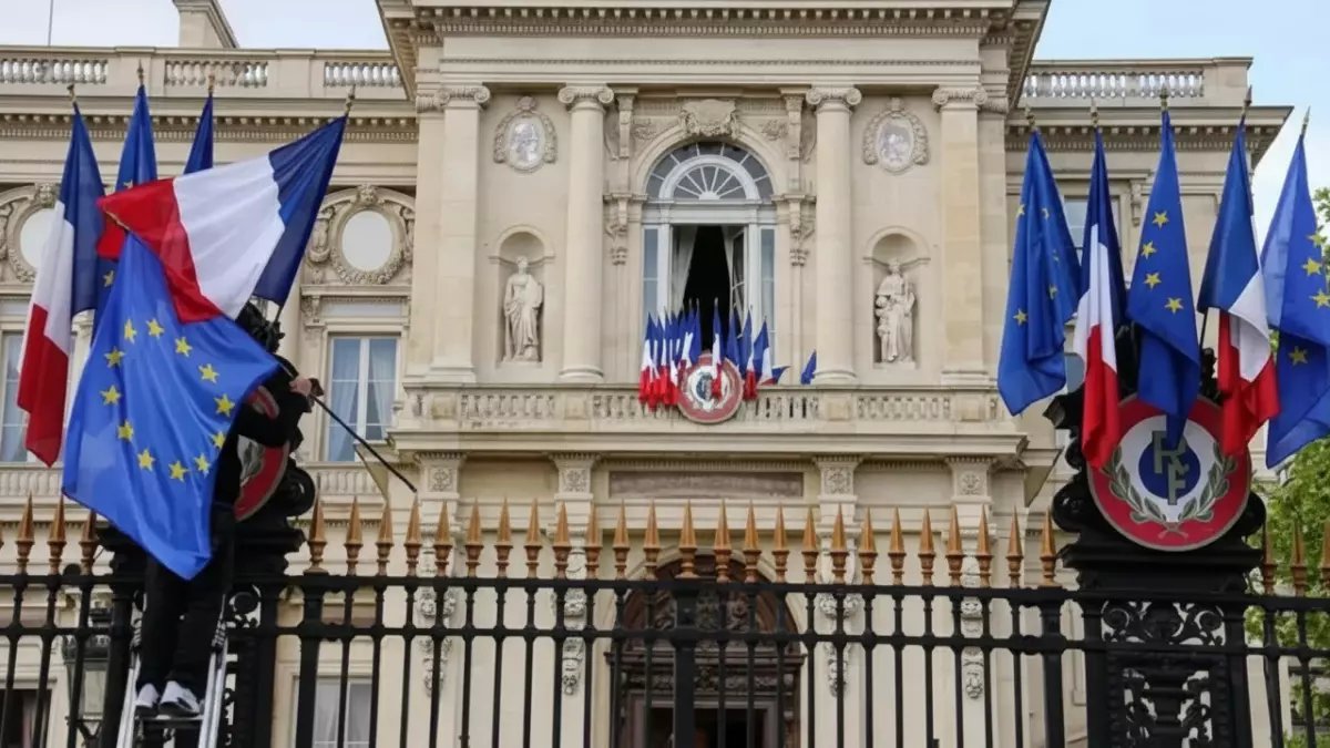 عاجل: فرنسا تتوعد إسرائيل بعقوبات خطيرة بعد قرارات الضفة الغربية الصادمة!