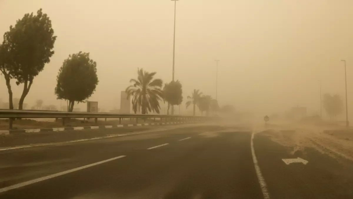 عاجل: عاصفة غبارية تضرب 7 مناطق سعودية اليوم... الرؤية تنخفض لـ3 كيلومترات والمرور يحذر!